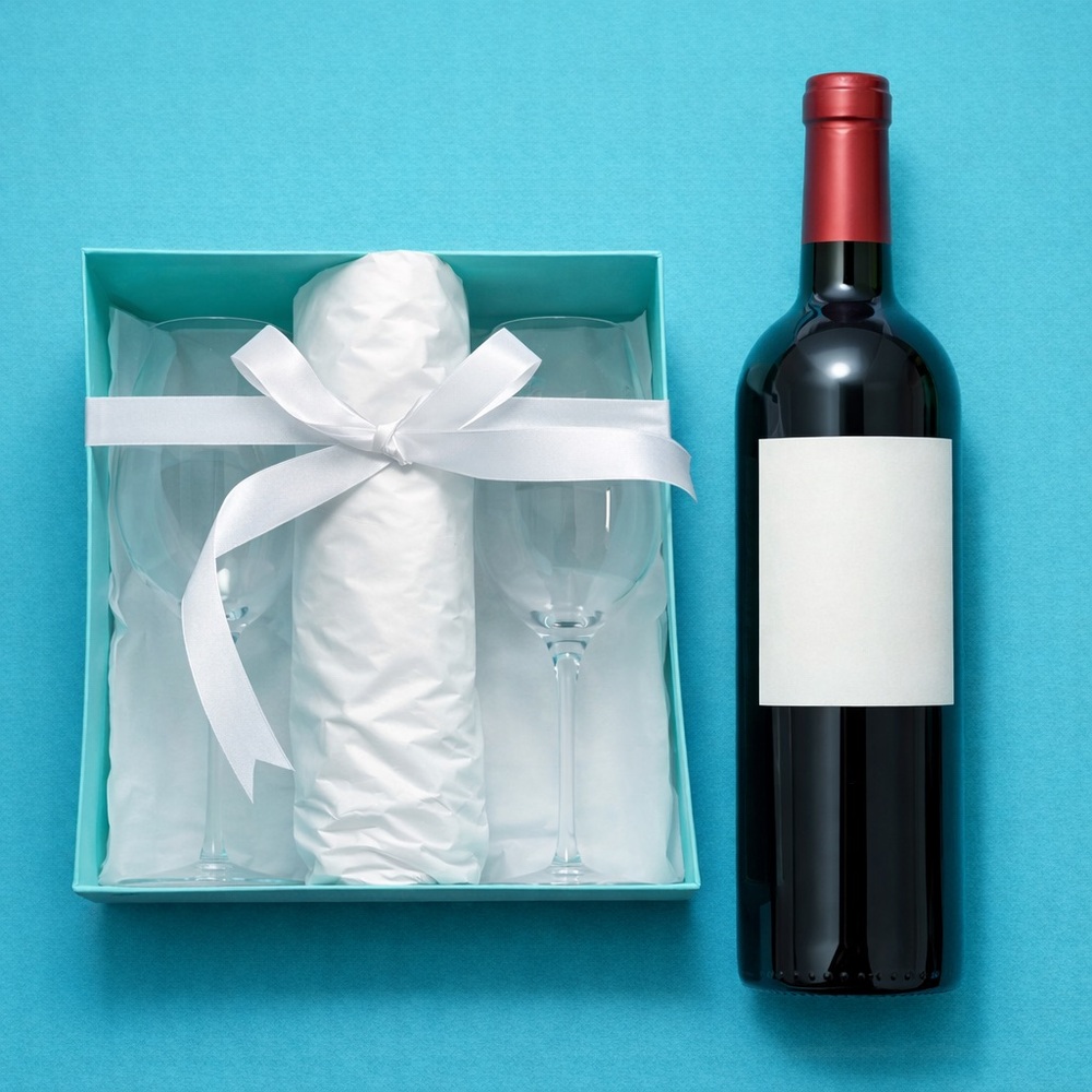 Tiffany & Co Elegant Wine Gift Set with Glasses